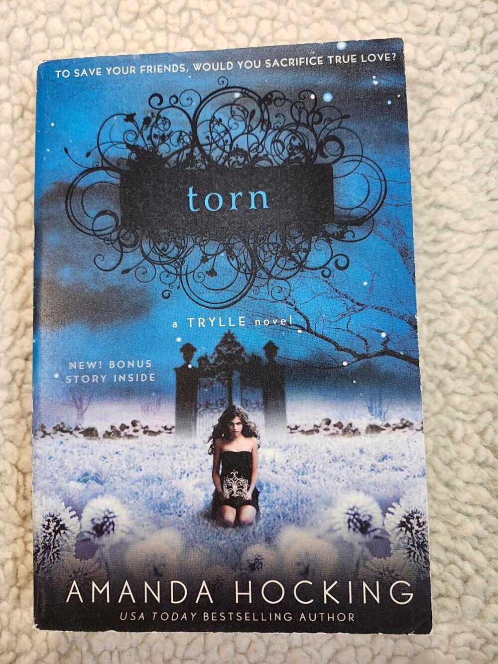 Torn Amanda Hocking Mass Market Paperback 2012 YA Fantasy Trylle Novel Used Blue